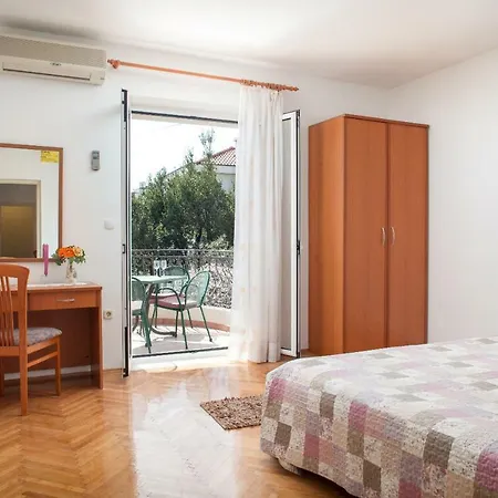 Cvjetni Dvori Daire Makarska