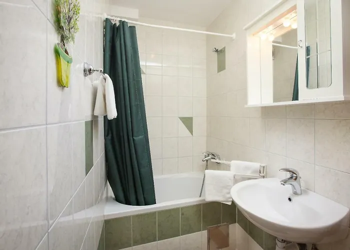 Cvjetni Dvori Apartment *