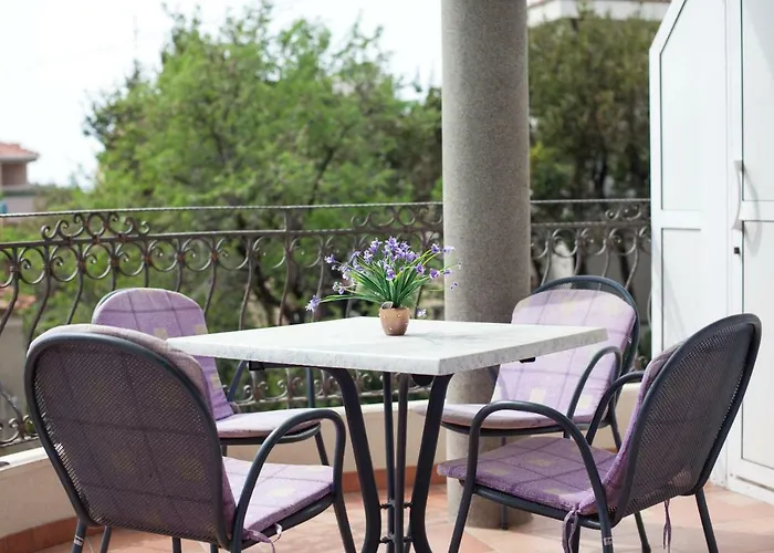 Cvjetni Dvori Apartment *