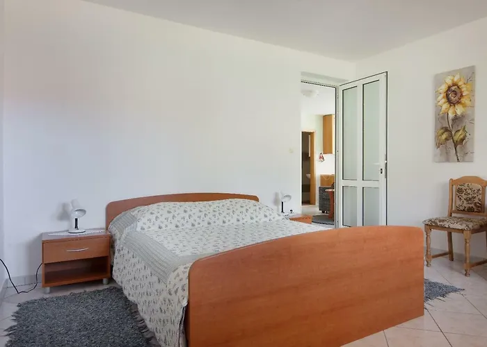 Cvjetni Dvori Apartment *