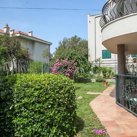 Cvjetni Dvori Makarska