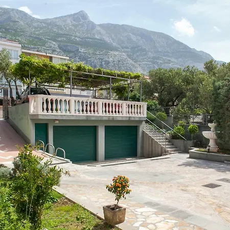 Lägenhet Cvjetni Dvori Makarska