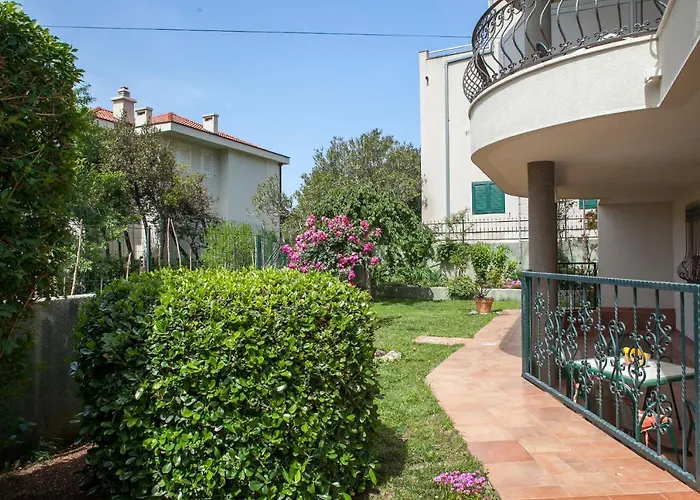 Cvjetni Dvori Makarska