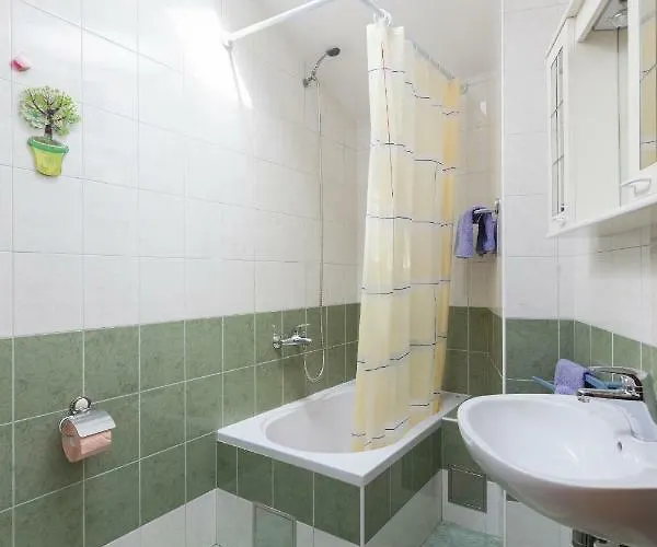 Cvjetni Dvori Apartment *