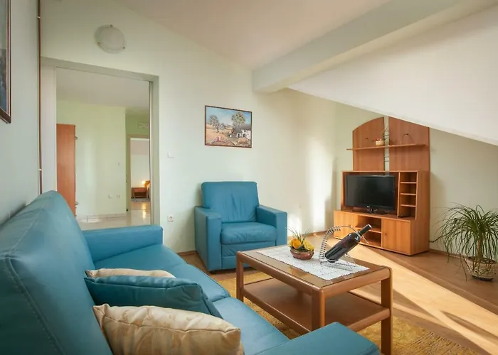 Cvjetni Dvori Apartment *