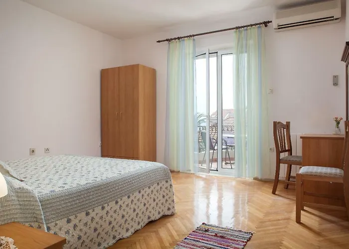 Cvjetni Dvori Apartment *