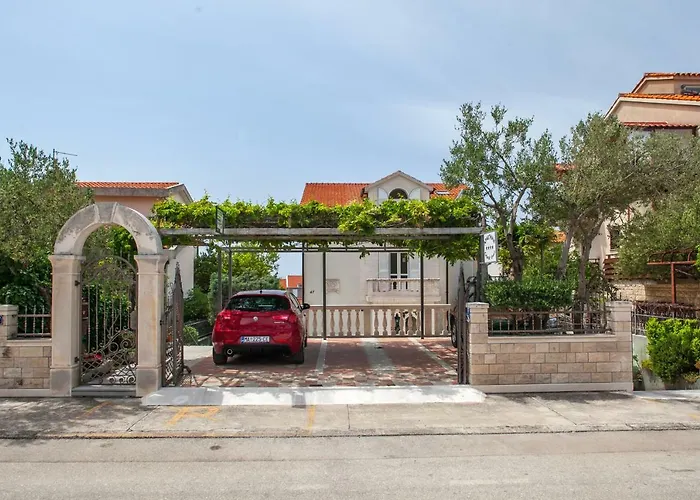 Cvjetni Dvori Makarska