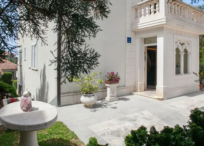 Cvjetni Dvori * Makarska