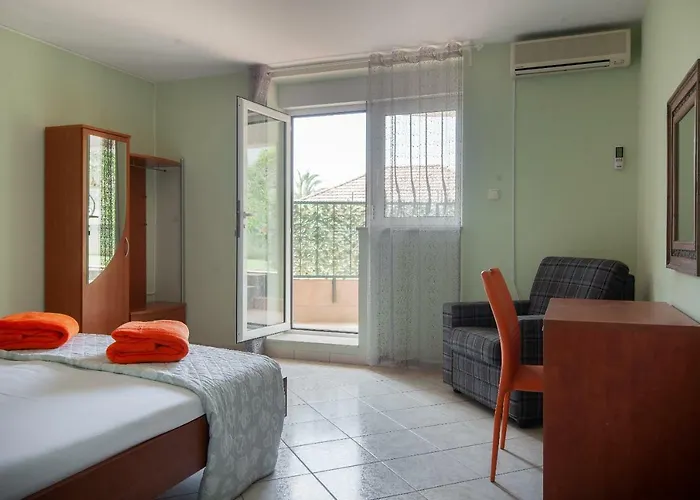 Cvjetni Dvori Apartment Makarska