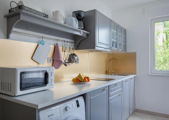 Cvjetni Dvori Apartment