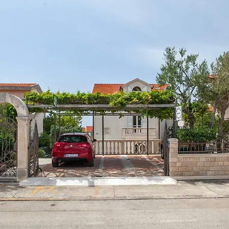 Cvjetni Dvori Makarska