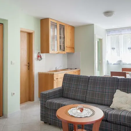 Cvjetni Dvori Makarska